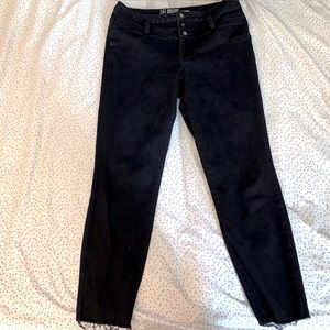 Women’s High Rise Skinny Jean